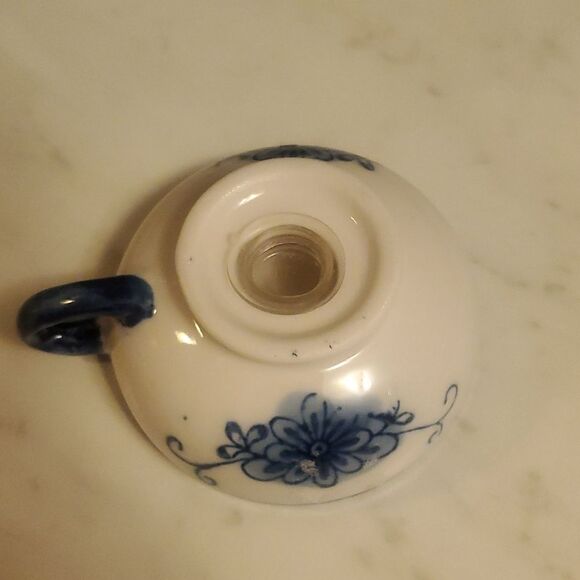 Whimsical Salt and Pepper Shakers Set: Tea Cup/Pot Delft Blue Dutch - Picture 8 of 8